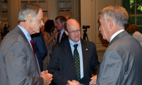 photo of Delaware Senators Carper and Coons with David Roselle of Winterthur