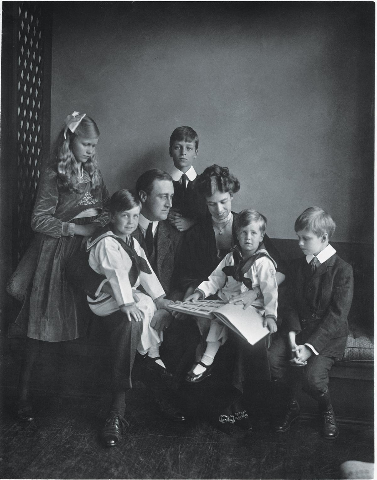 Family portrait of FDR, Eleanor, and their five children