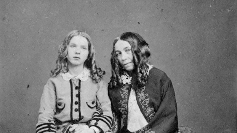 Black and white photo of Elizabeth Barrett Browning with her son, Robert.