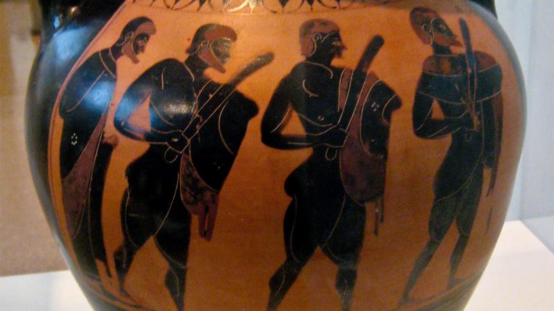 Greek warriors on vase.
