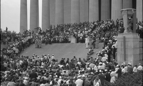 Black and white photo of a civil rights gathering at the Lincoln Memorial