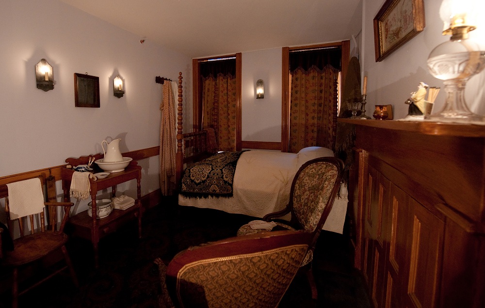 Restored nineteenth century apartment at The Lower East Side Tenement Museum