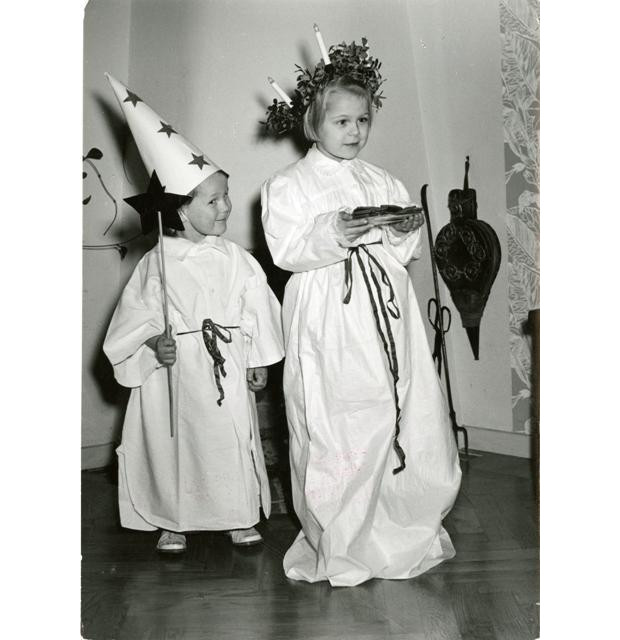 A little girl and a little boy portraying the Swedish tradition of Sankta Lucia.