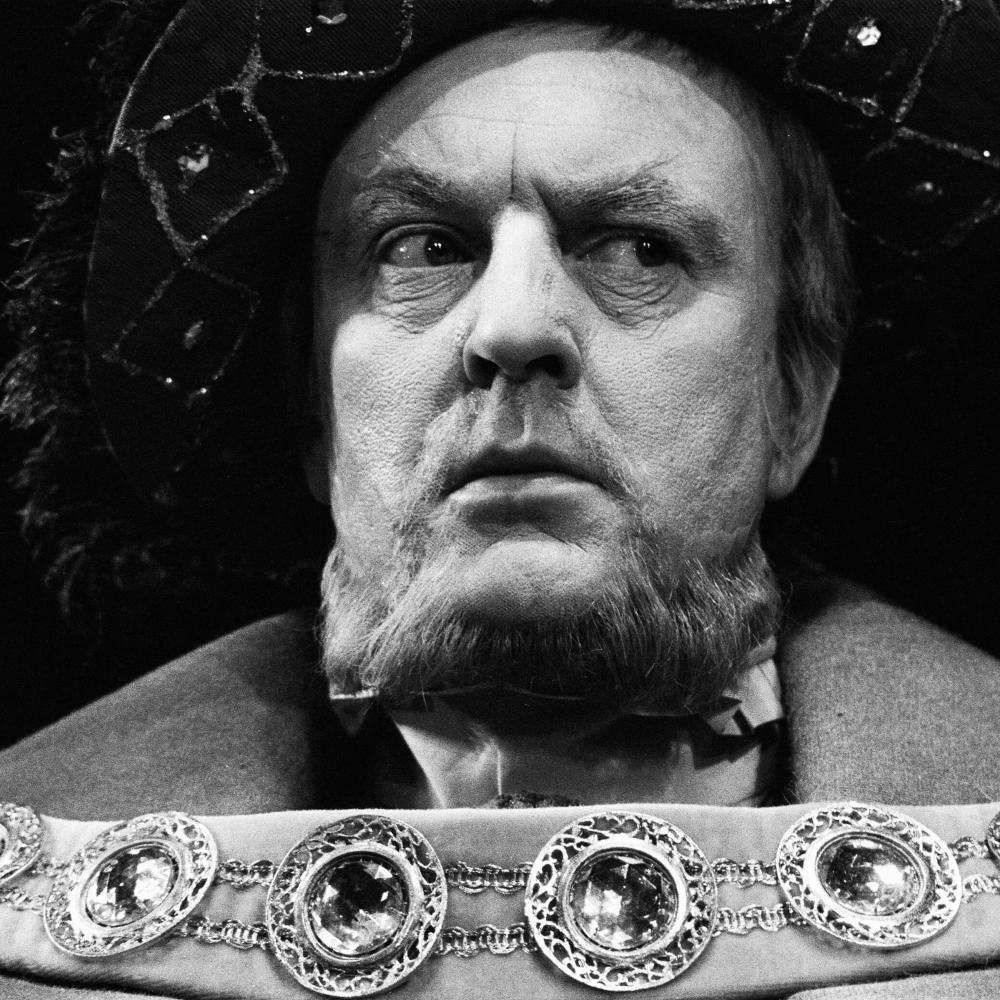 Henry VIII played by Donald Sinden, 1969, in Elizabethan costume