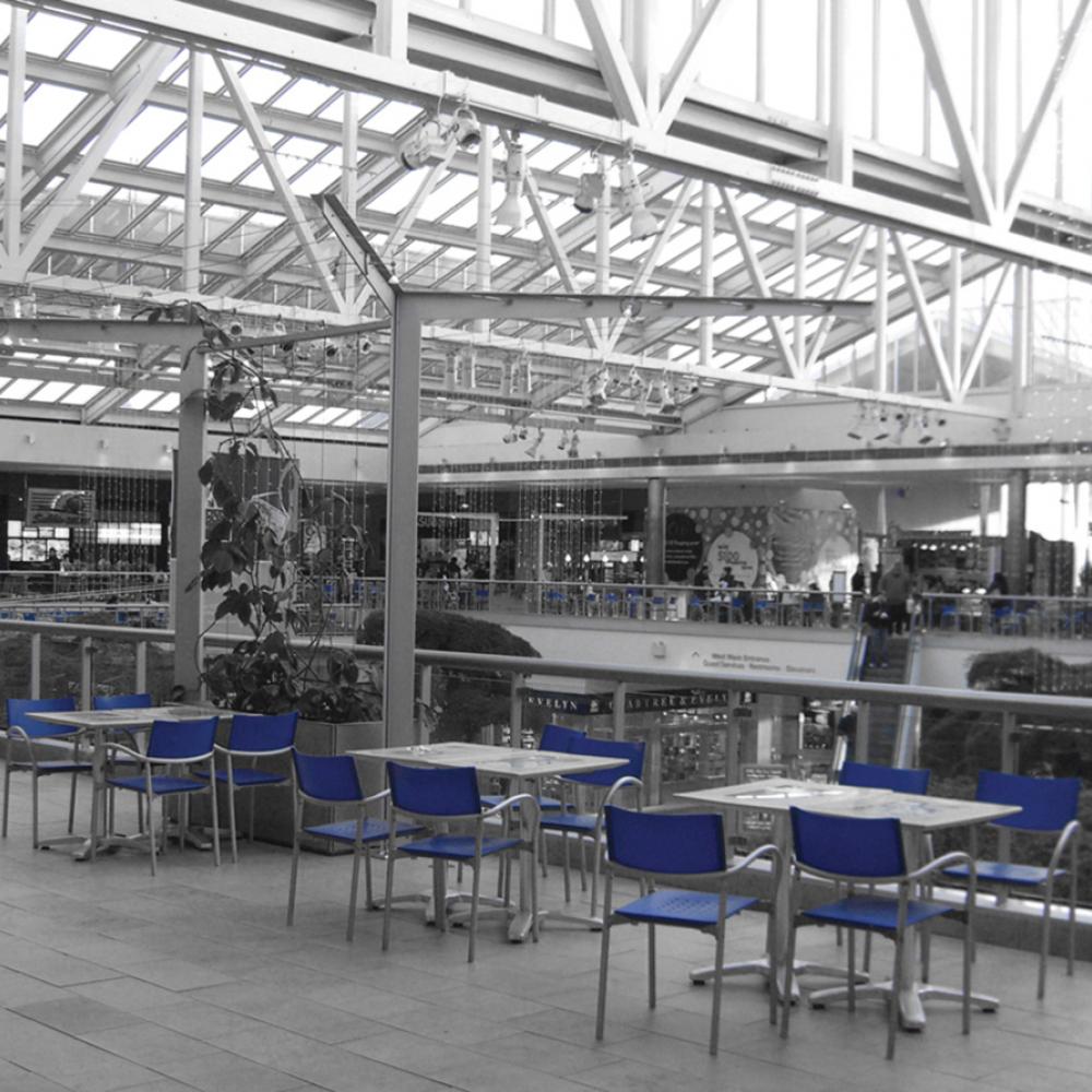 paramus park mall, with empty chairs and tables