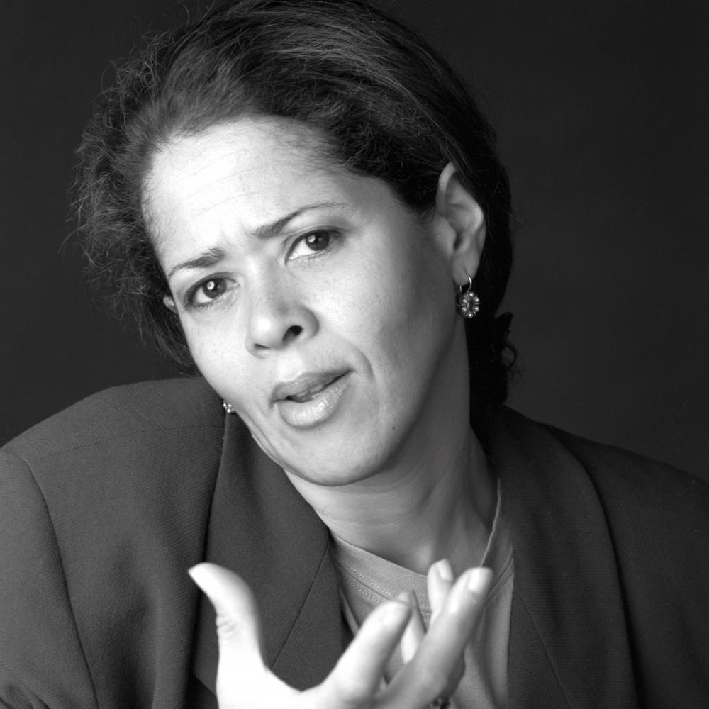 Black and white portrait of Anna Deavere Smith