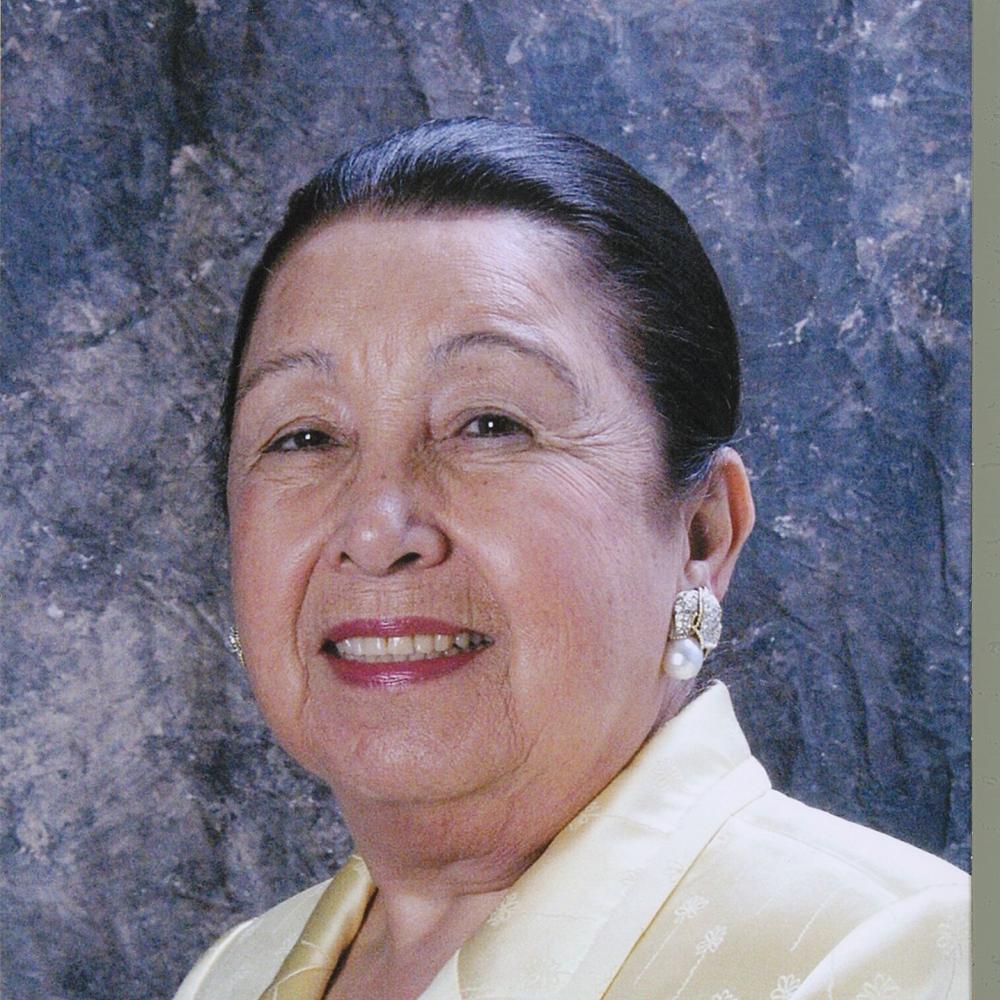 a portrait of Teresa Lozano Long smiling