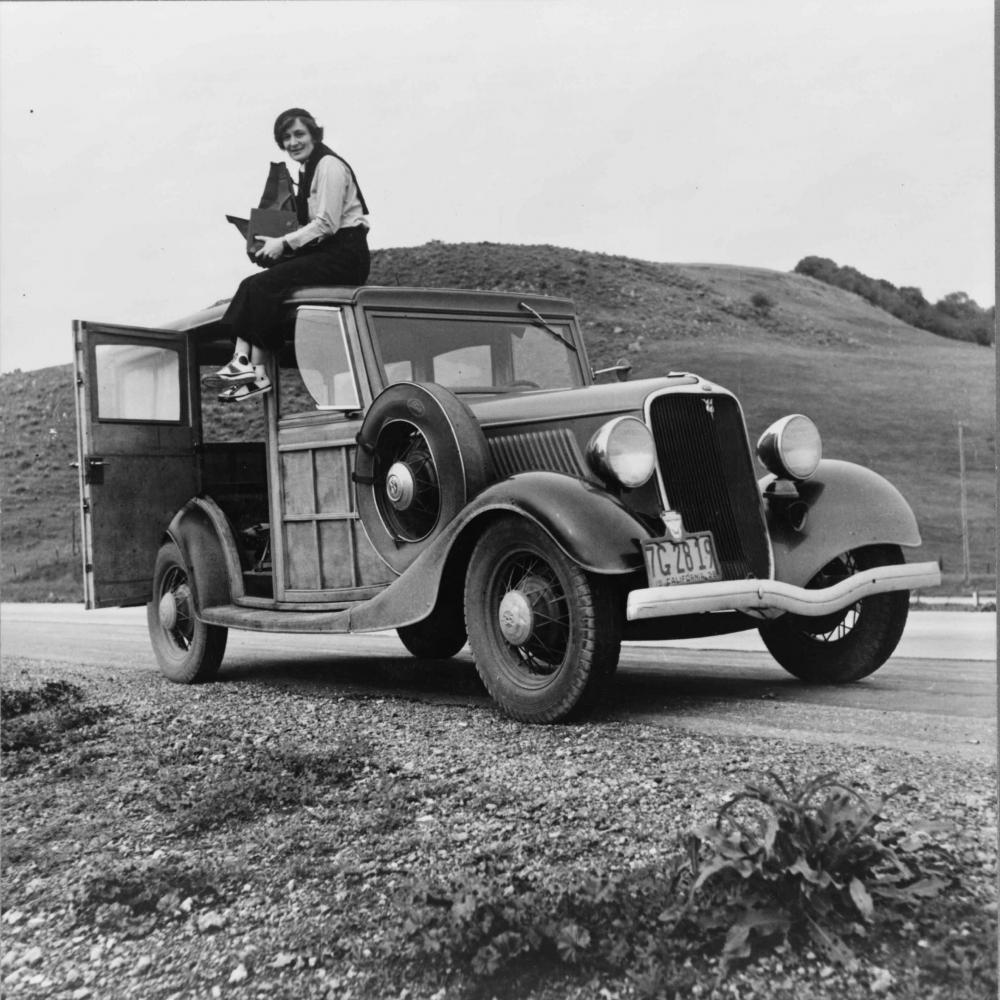 Dorothea Lange on car