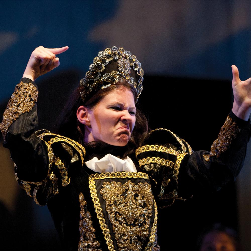 Deaf actor in period dress performs as the player queen in Hamlet.