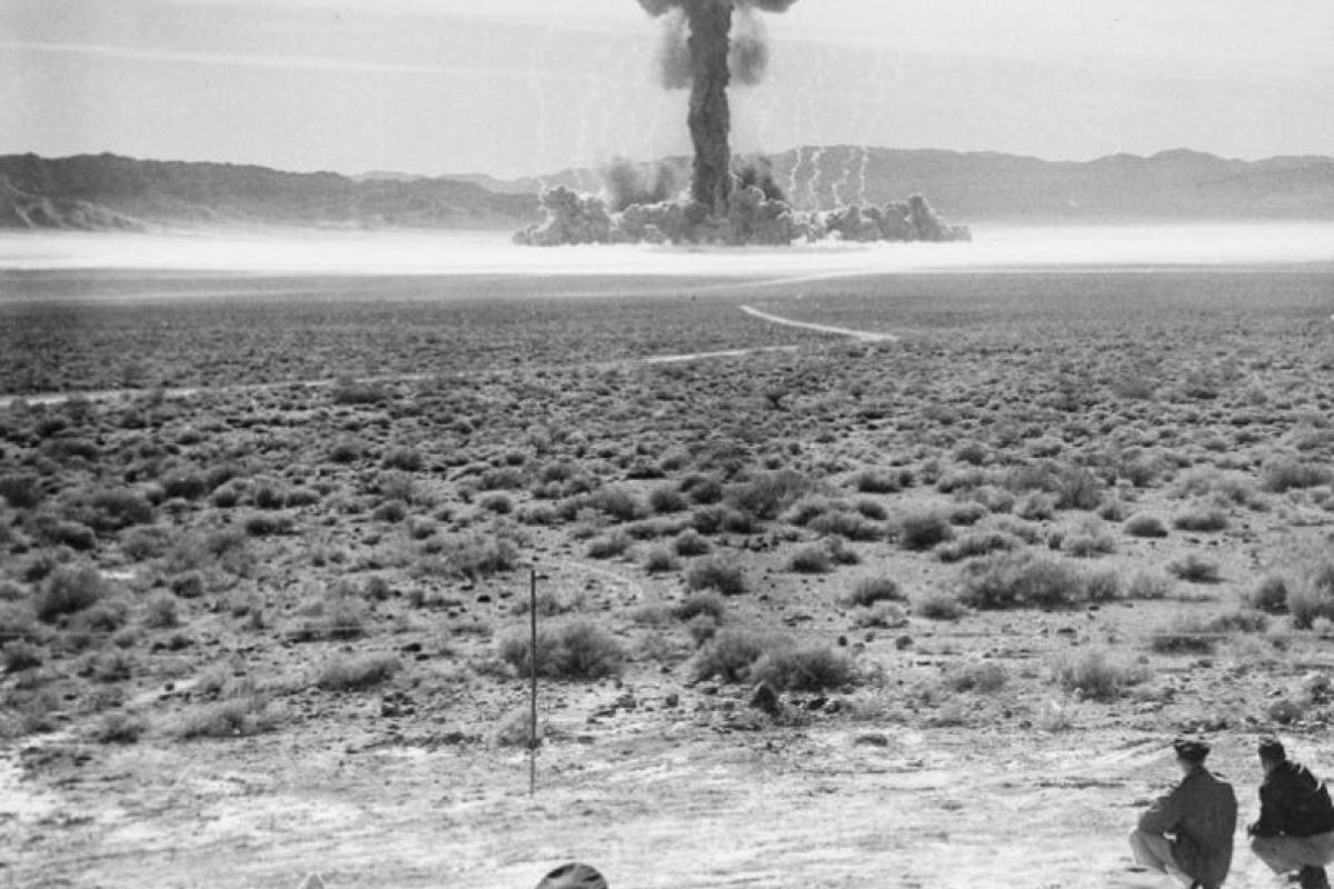 Место ядерного взрыва. Невада полигон ядерных испытаний. Атомный взрыв в Неваде. Пустыня Невада полигон. Испытание ядерного оружия в Неваде.