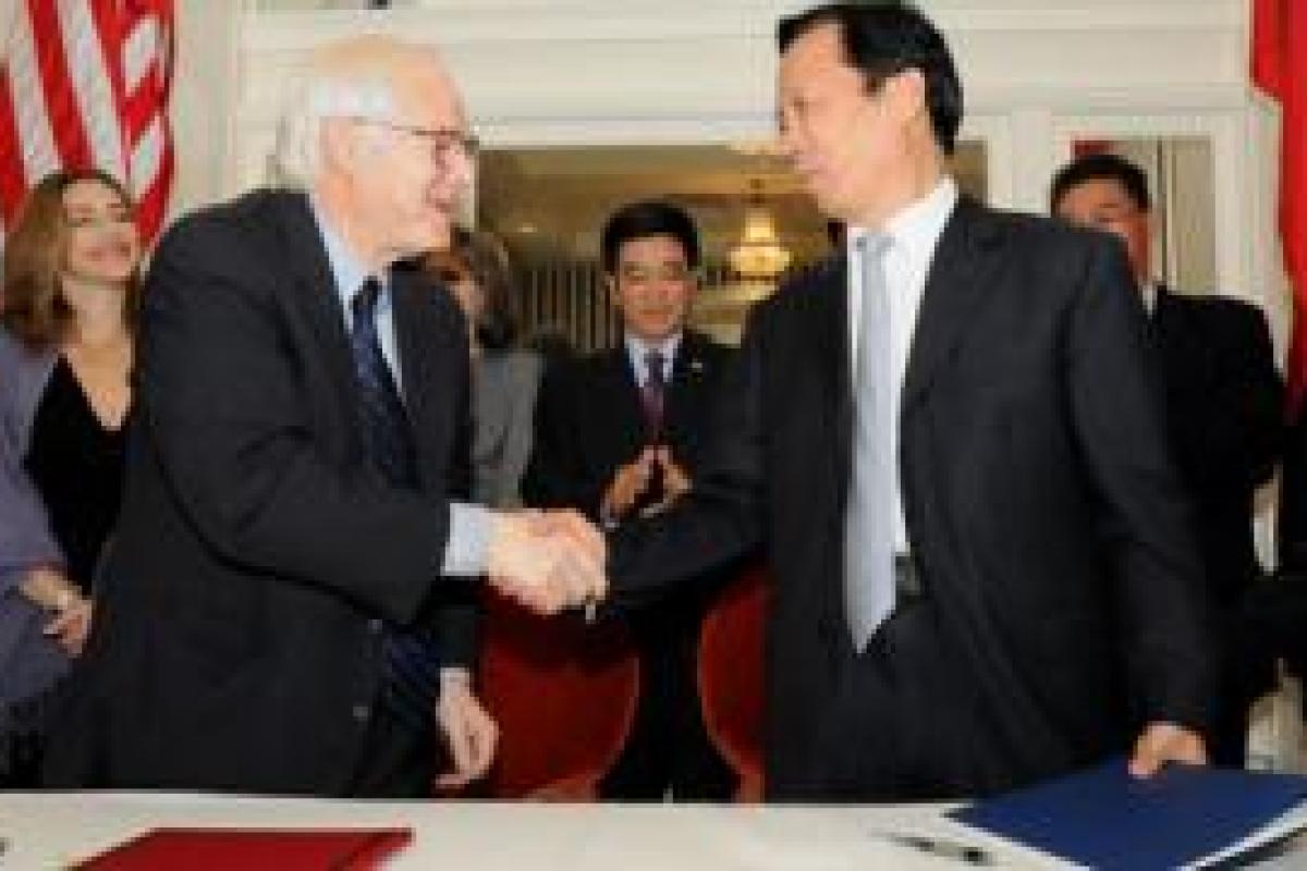 NEH Chairman Jim Leach and Wang Wenzhang, Vice Minister, Ministry of Culture
