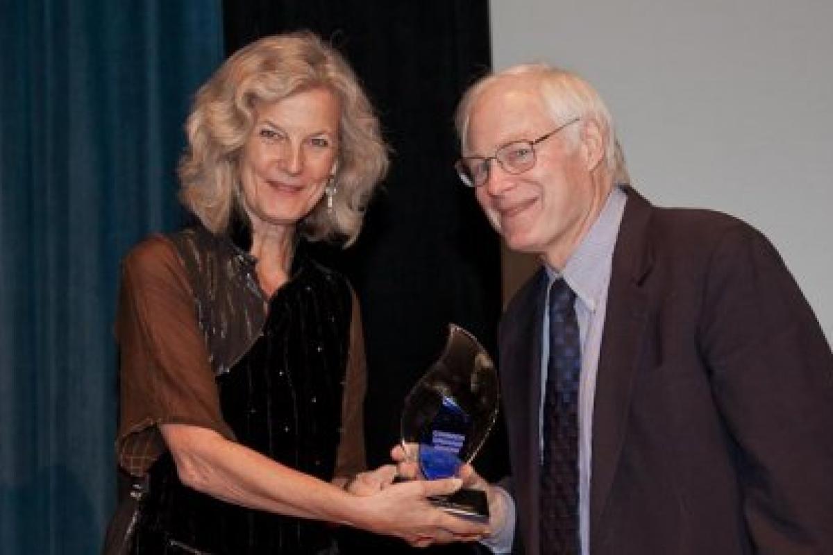NEH Chairman Leach receives the Common Ground Award from Susan Collin Marks