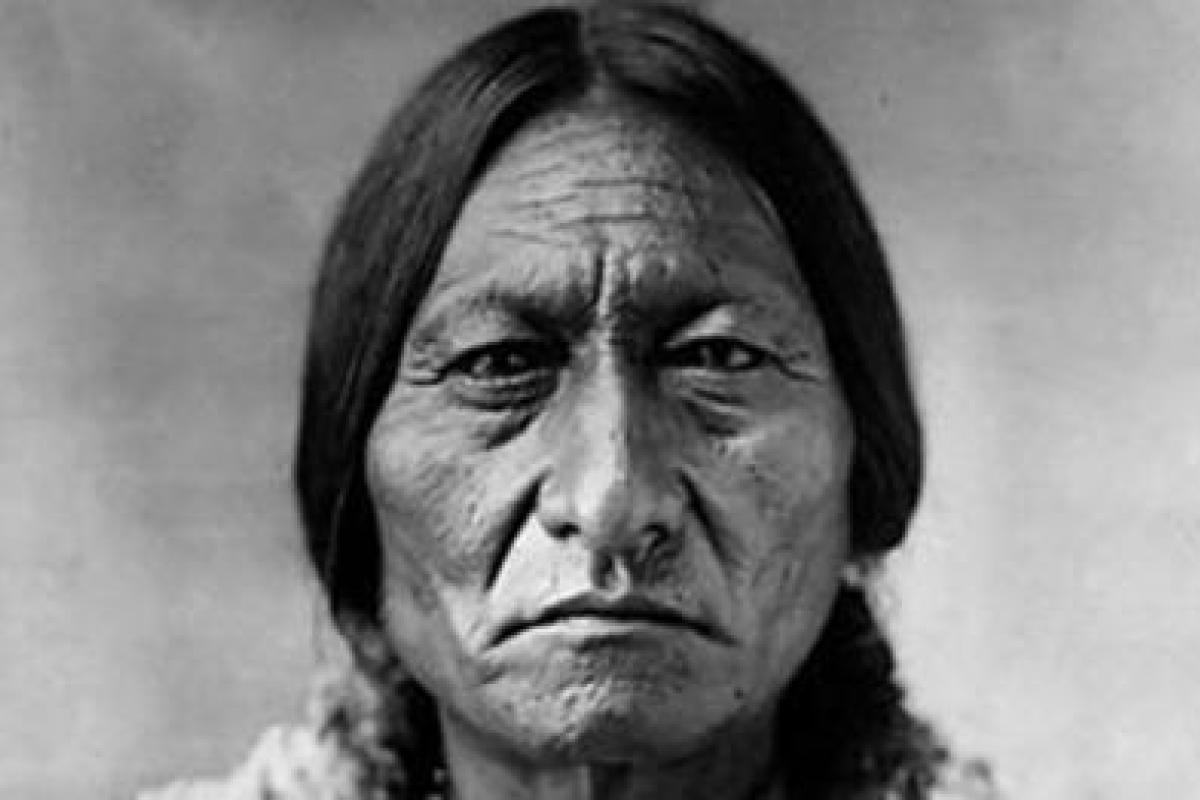 Black and white photo portrait of Sitting Bull, 1885