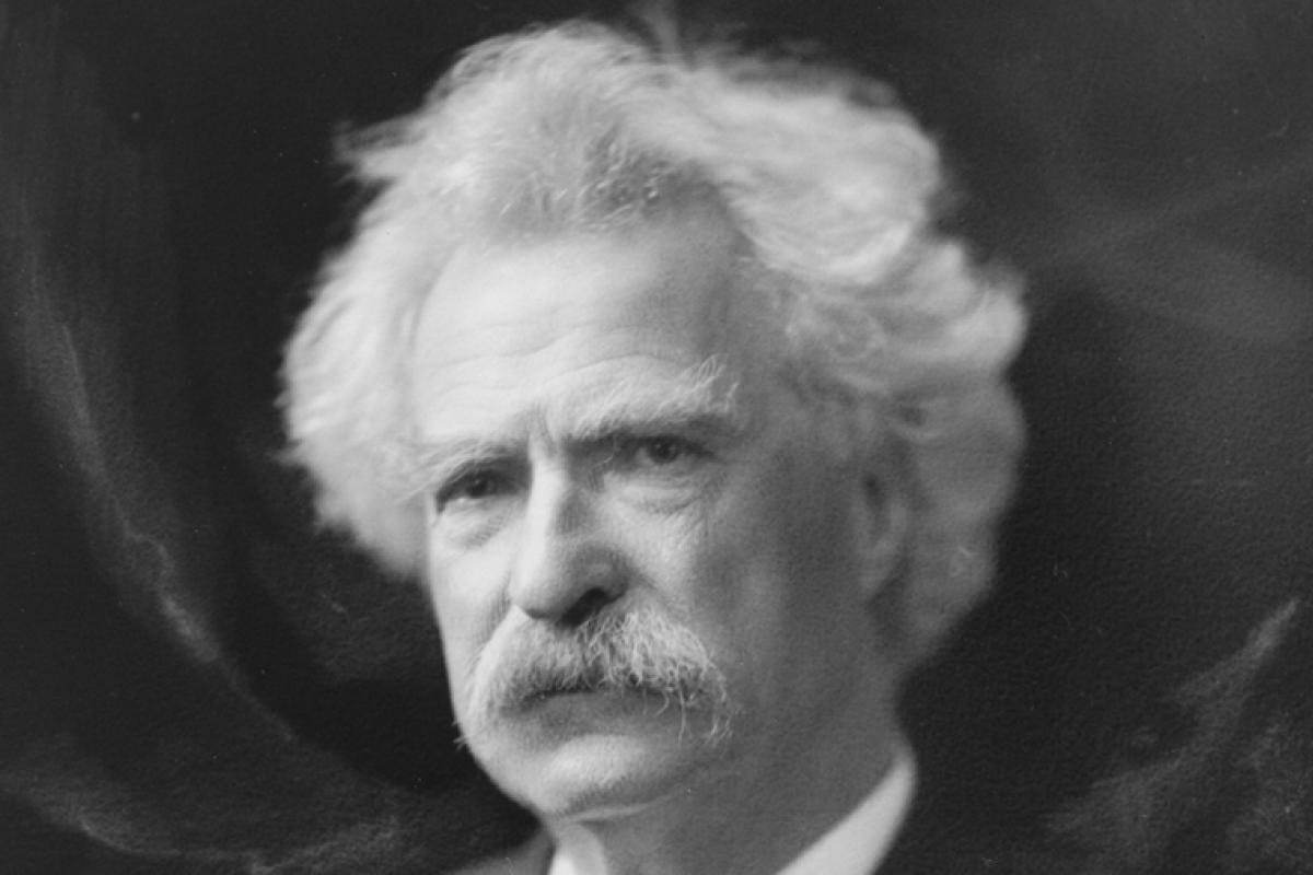 Black and white photo of Mark Twain