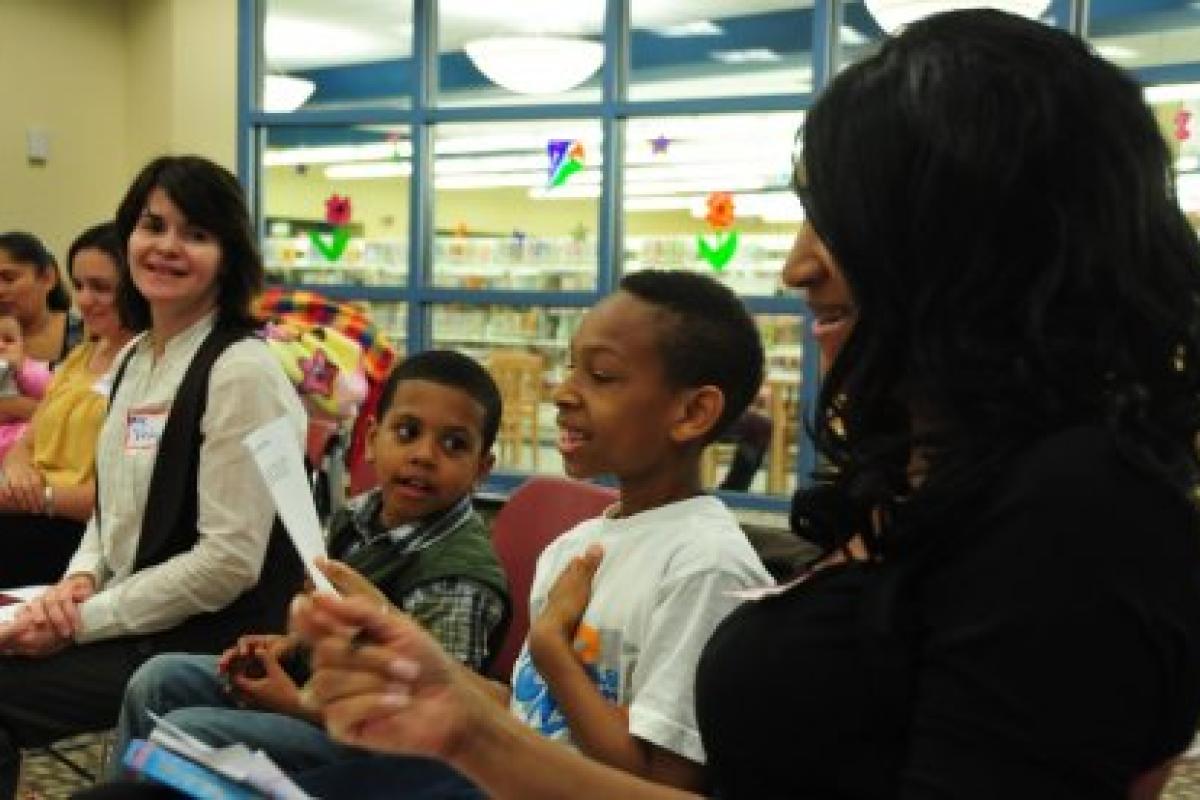 Unidos: Charlas de libros para niños y padres, program participants.