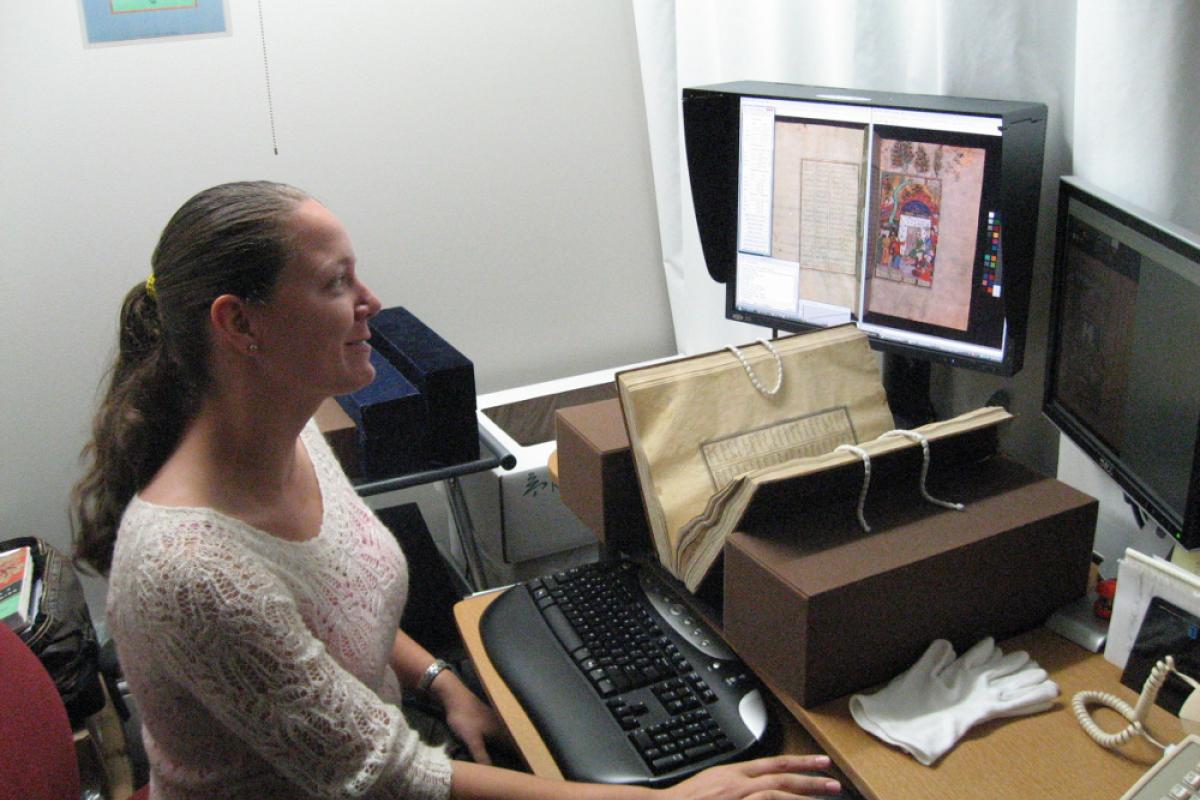 Woman in front of a computer