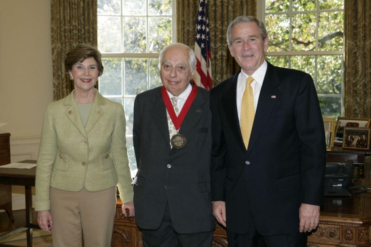 Bernard Lewis with George W. and Laura Bush, 2006