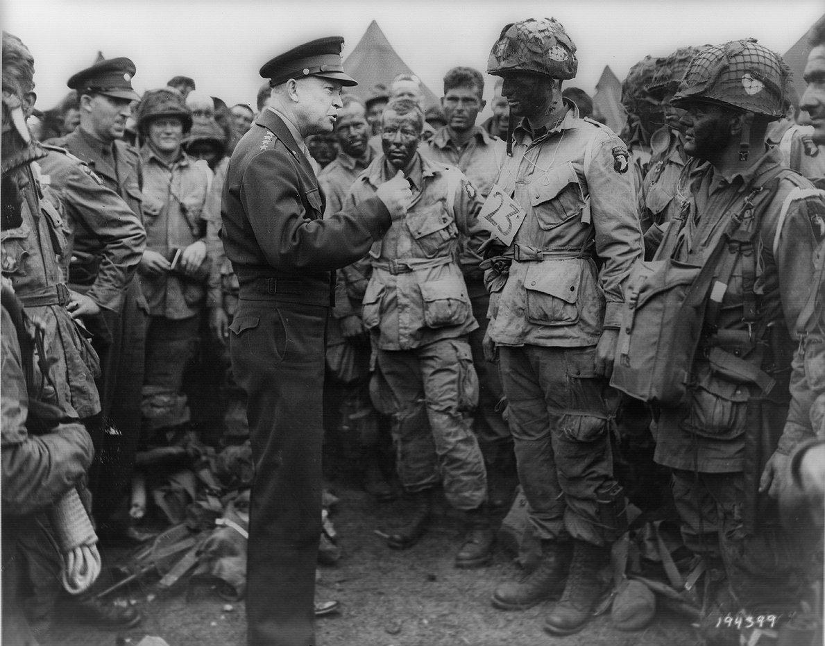 Eisenhower with a group of Army paratroopers.