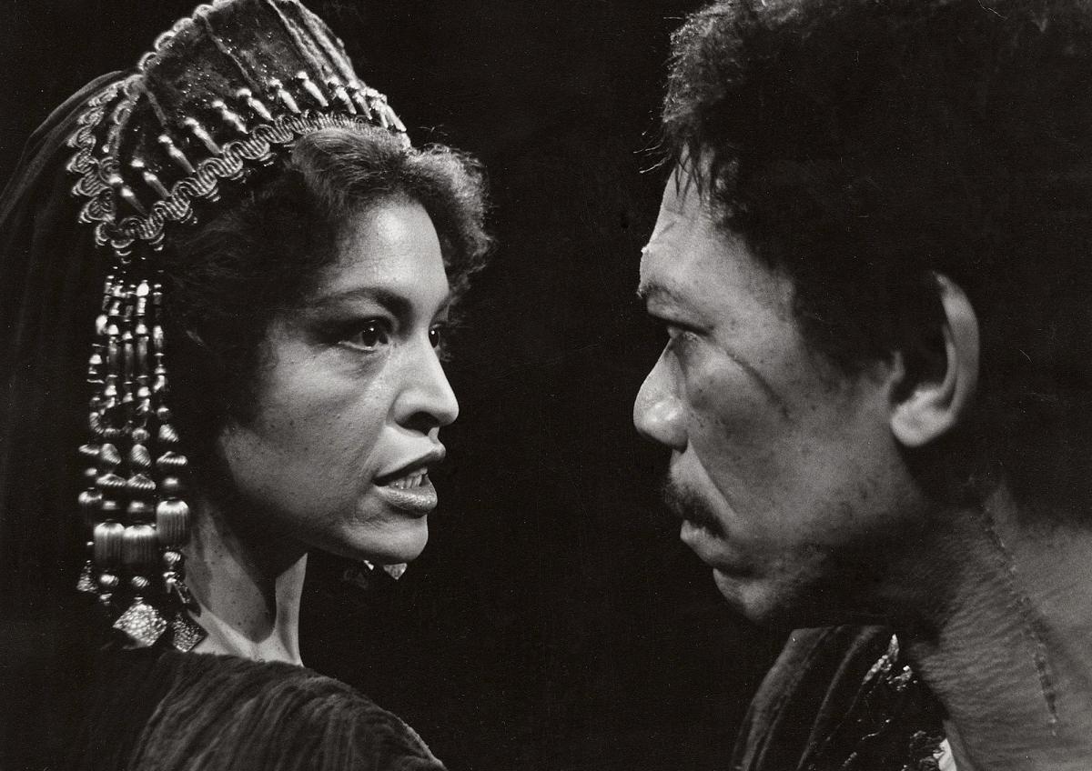 Close up of actors Gloria Foster and Morgan Freeman 