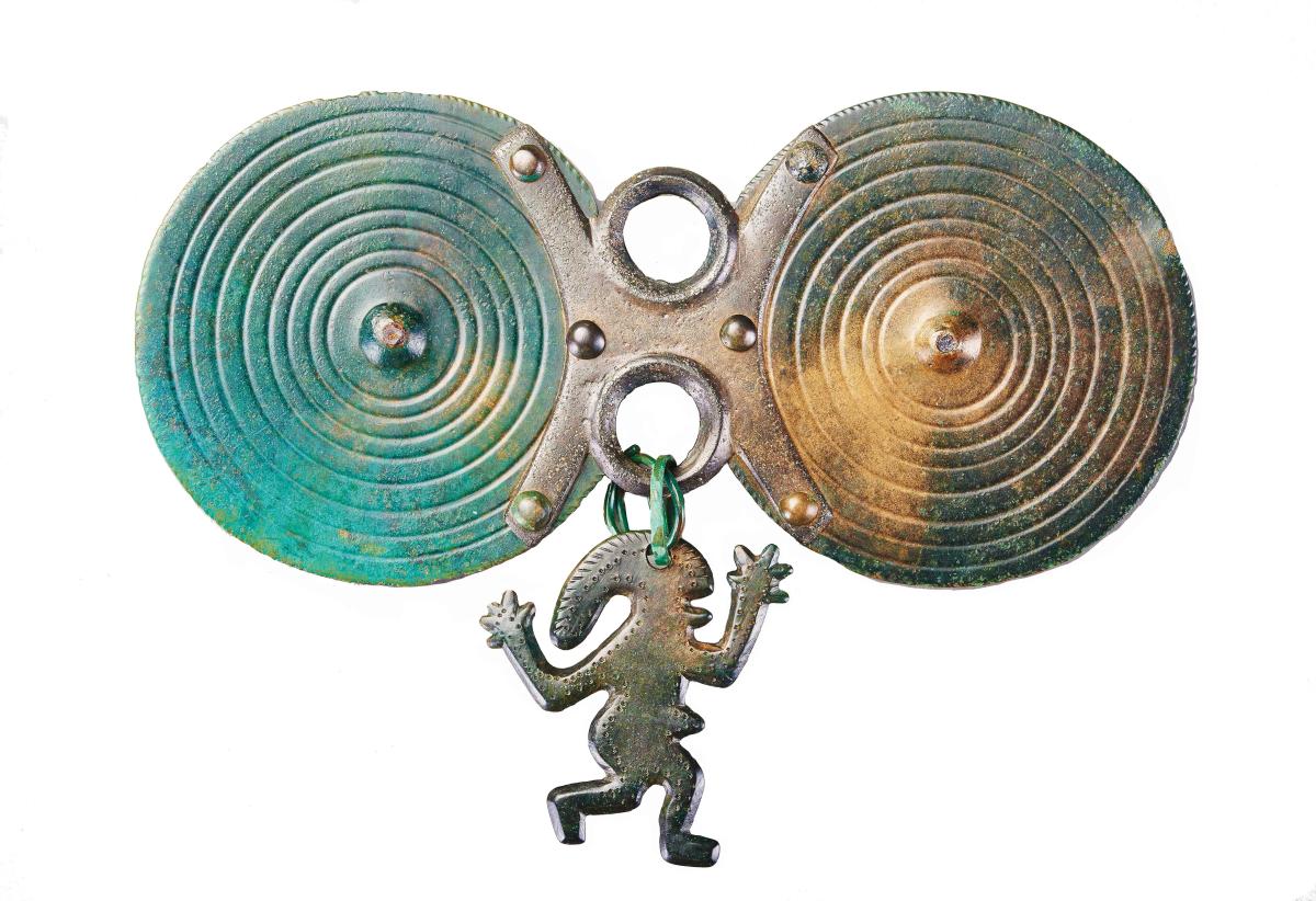 Pin with two large circles and a man