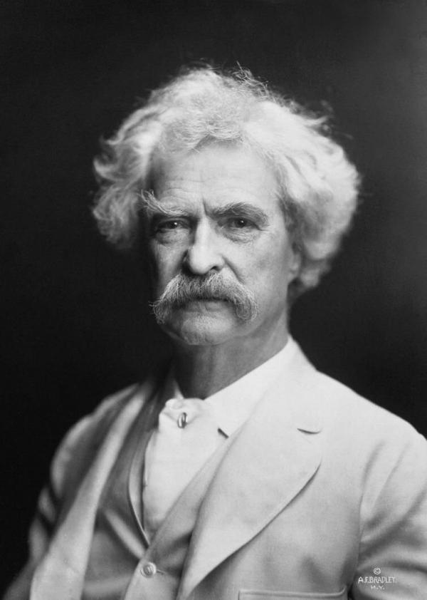 Black and white portrait of Mark Twain