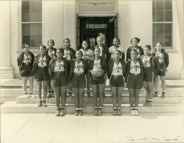 The 1933 women’s basketball team