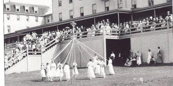 Women wrapping the may pole