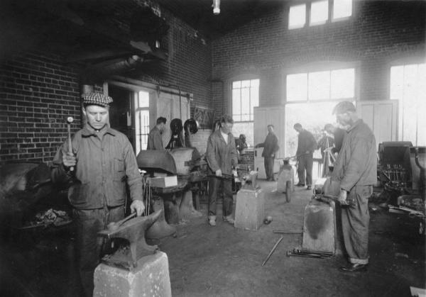 World War I veterans in class in the first forge shop