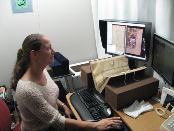 Woman in front of a computer