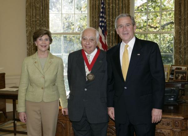 Bernard Lewis with George W. and Laura Bush, 2006