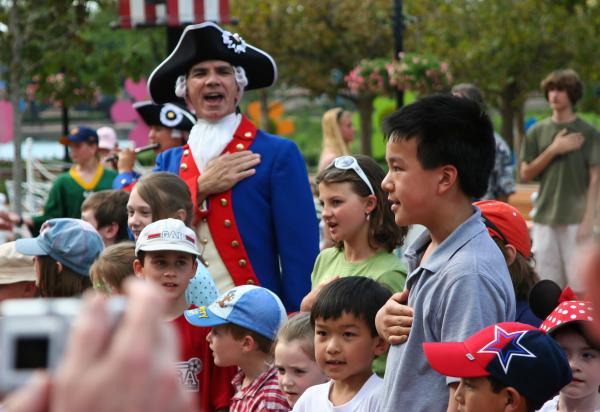 children recite pledge of allegiance