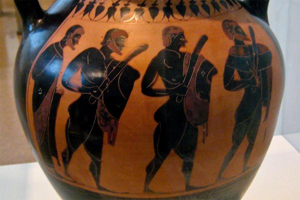 Greek warriors on vase.