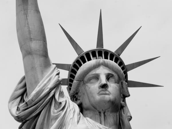 statue of liberty in black and white