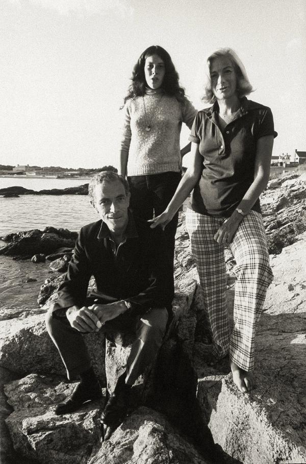 black and white photo of Pell with his wife and daughter on the Rhode Island coast