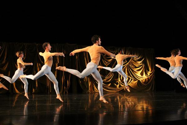 The Merce Cunningham Dance Company performed Sounddance at Jacob's Pillow in its last engagement during Cunningham's lifetime, 2009.