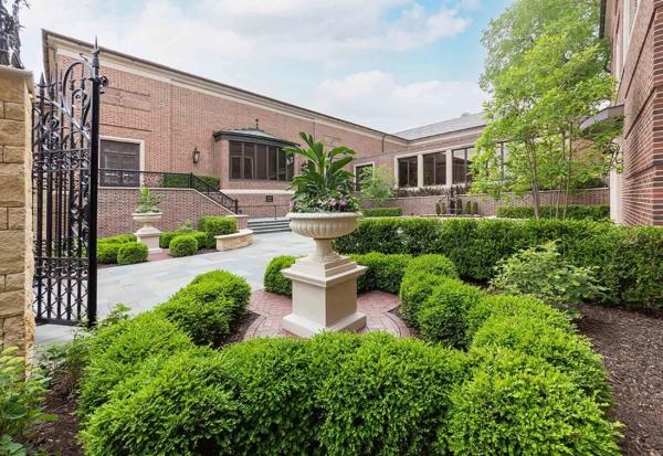 The Bartlett Courtyard, pictured here, is part of the 14-acre urban arboretum, located on the Linda Hall Library’s campus. The arboretum is home to a wide variety of plants, flowers, and trees native to the Kansas City region.