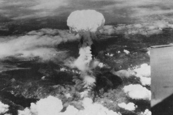 The mushroom cloud of Fat Man (Nagasaki, Japan, 9 August 1945).