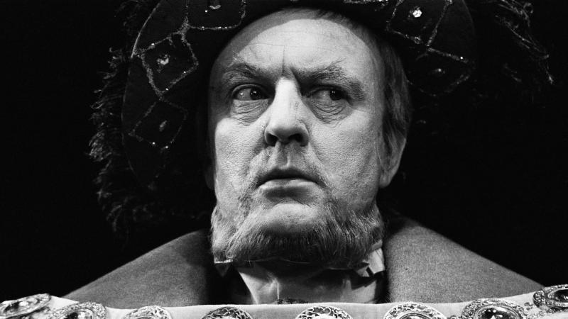 Henry VIII played by Donald Sinden, 1969, in Elizabethan costume