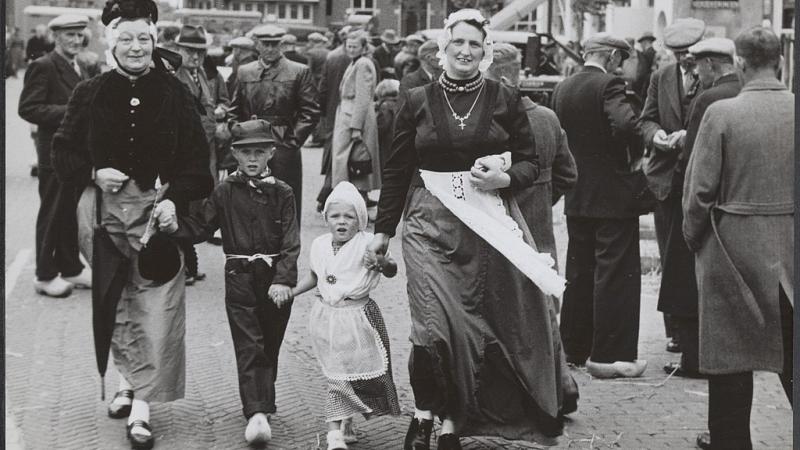 Women and children dressed in folklore costumes.