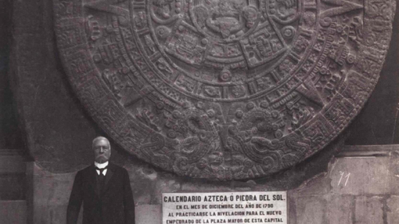 Photograph of the Piedra del Sol with Porfirio Díaz