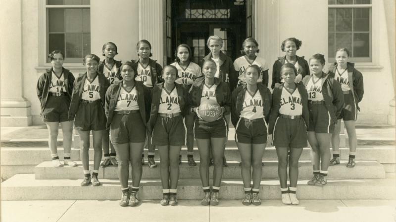 The 1933 women’s basketball team