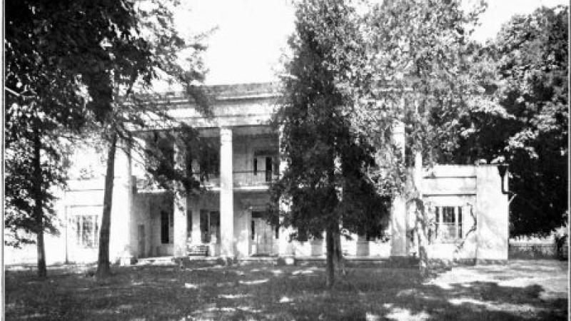 A black and white photo of President Andrew Jackson's retirement home.