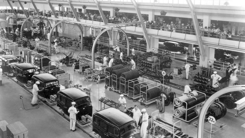 Black and white photo of an assembly line at General Motors.