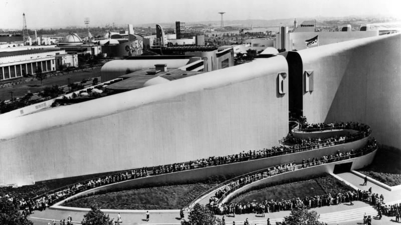 Aerial photo in black and white of the General Motors building as seen during the 1940 World's Fair.