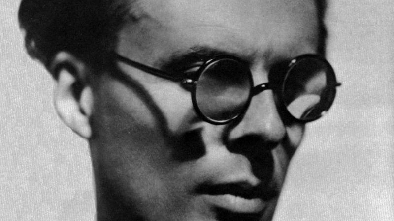Black and white portrait of Aldous Huxley.