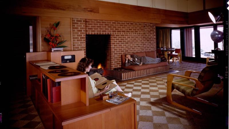 Living room, Cecil J. Birtcher residence (Birtcher-Share House), Los Angeles, 1945.