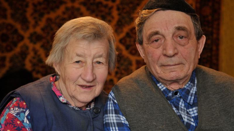 Beyle Vaisman and her husband Isaak Vaisman in Berdichev, Ukraine, 2009.