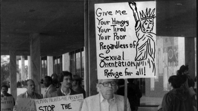 Morris Kight protesting Anthony Sullivan's deportation hearing.