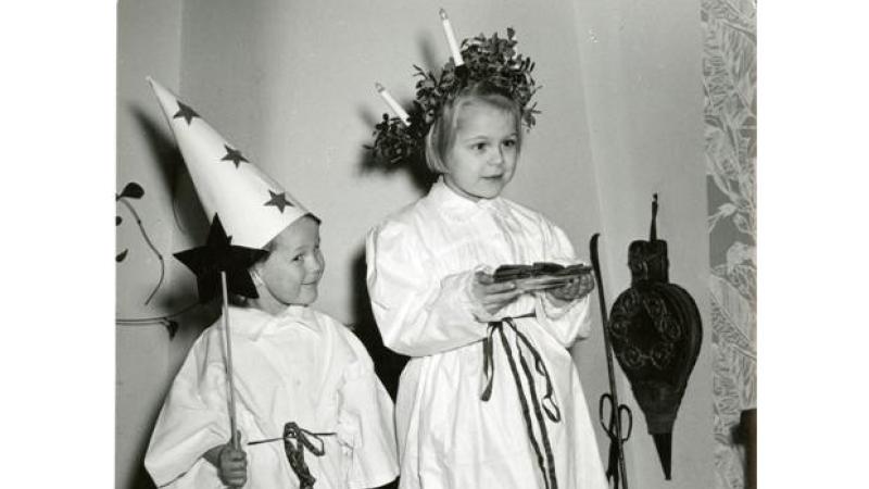 A little girl and a little boy portraying the Swedish tradition of Sankta Lucia.